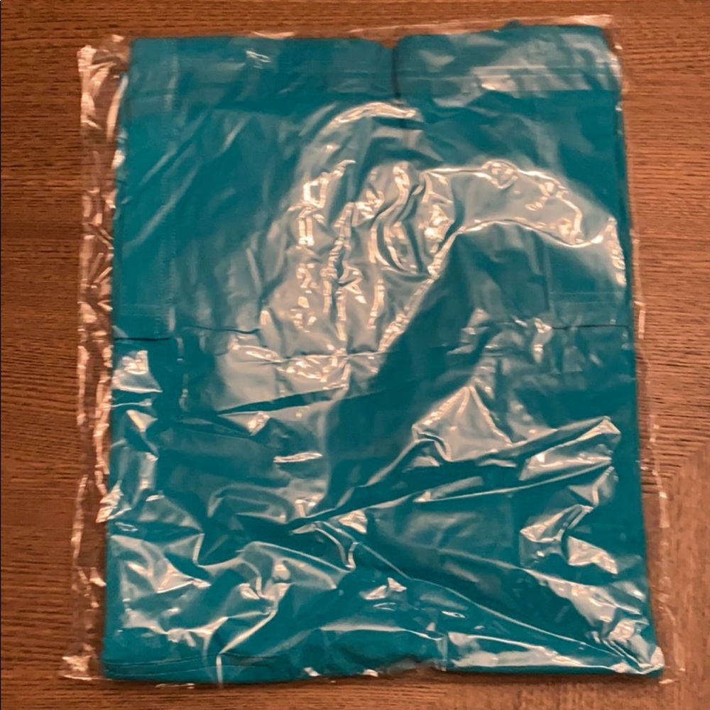 Unopened benefit stealth top large - Picture 2 of 2